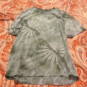 Woman’s medium green tye dye tee